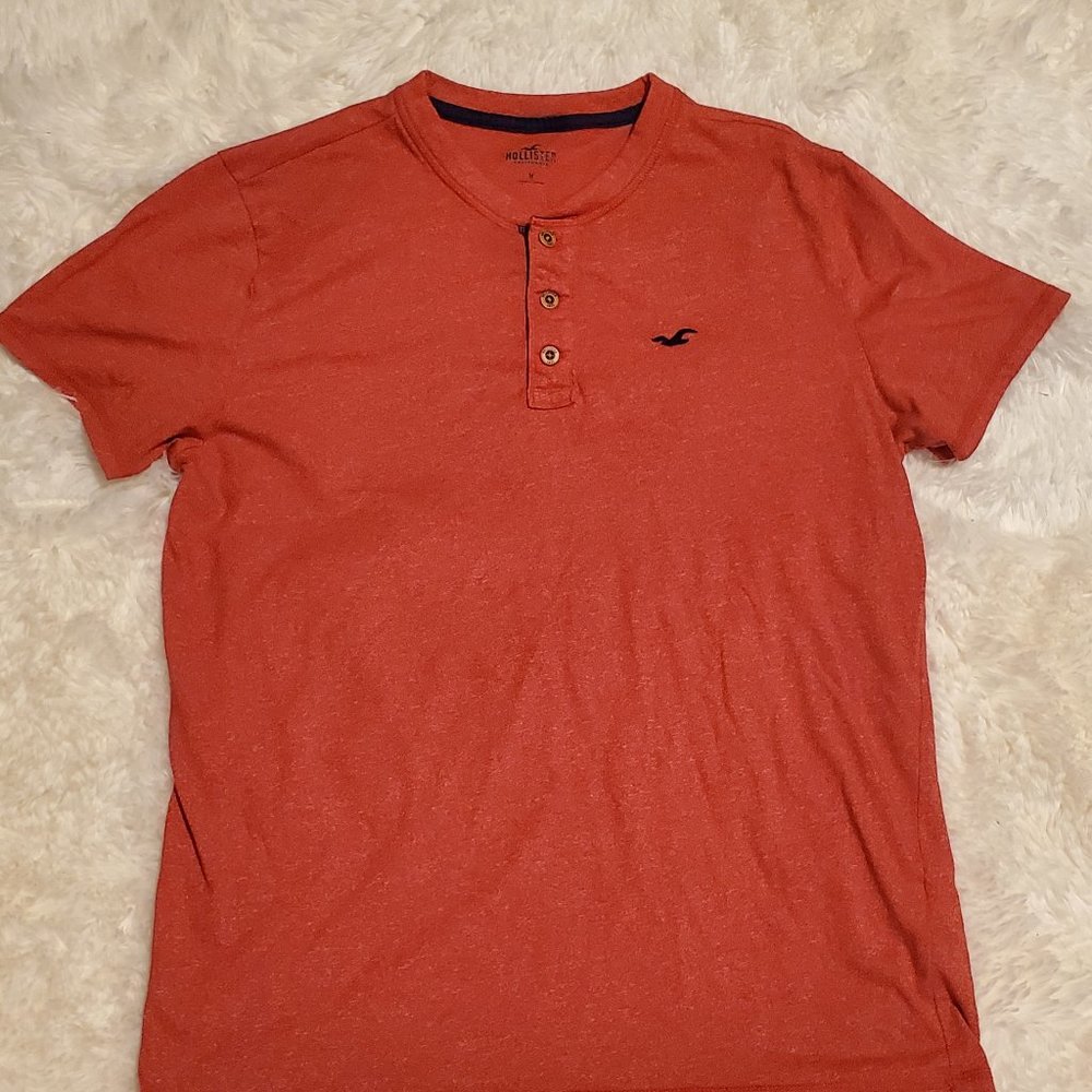 Men's Red Hollister Short Sleeve T-Shirt. Size Medium.
